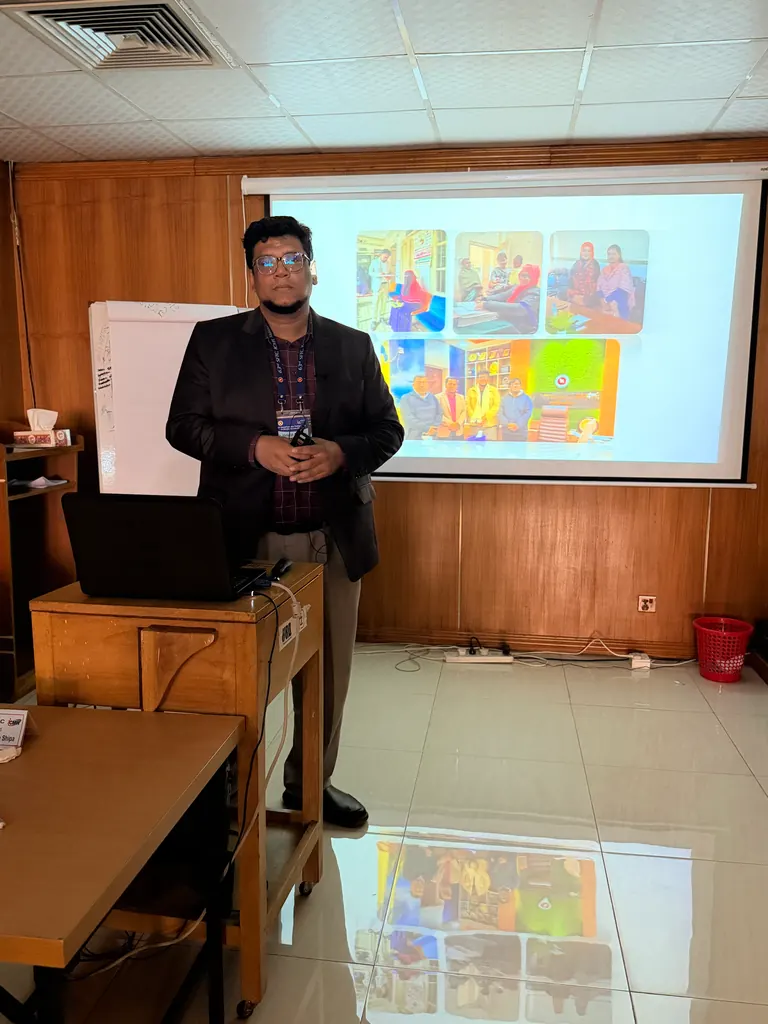 ট্রেনিং কোর্সে প্রেজেন্টেশন দিচ্ছেন / Giving a presentation at a training course